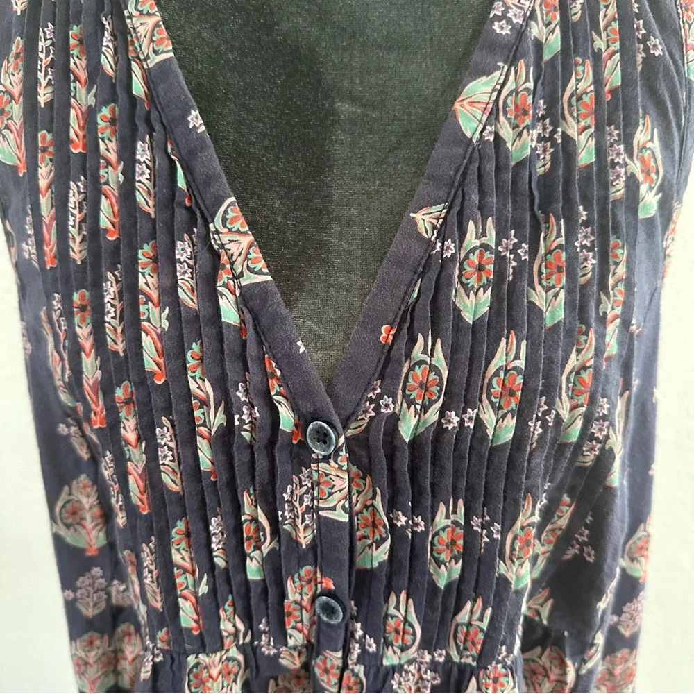 Maeve by‎ Anthropologie Floral V-Neck Button Front Top Medium